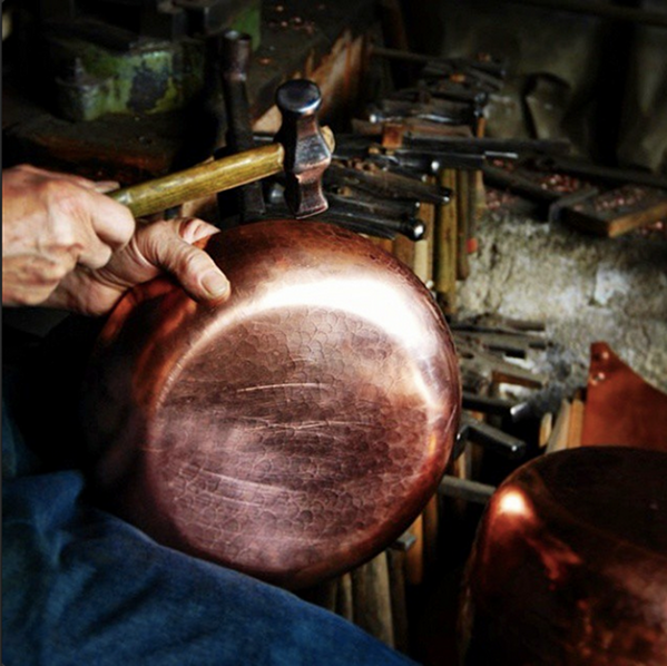 hand_hammering_copper_cookware_italian_workshop