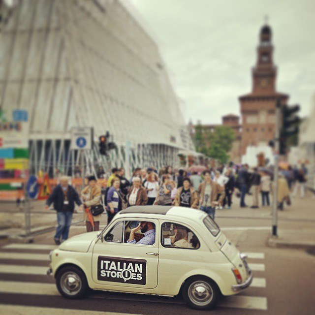 Italian_stories_with_their_fiat_500_in_front_of_milan_expo_gate